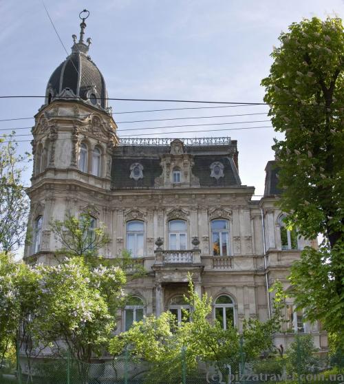 Villa on the corner of the Melnyka and Konovaltsia streets