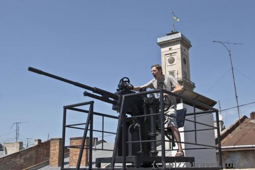 Anti-aircraft gun in the Kryjivka restaurant