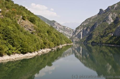 Komani lake