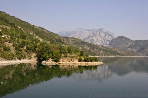 Komani lake