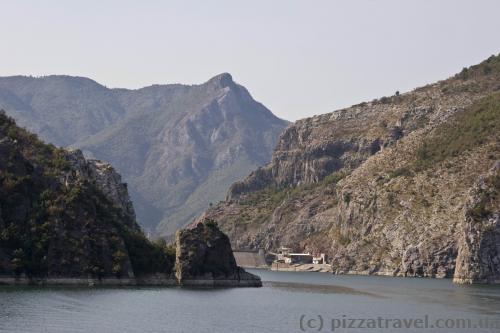 Komani lake