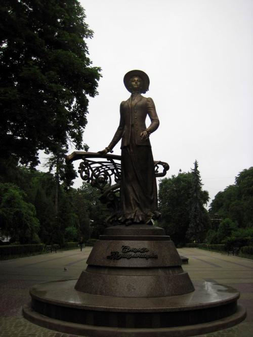 New monument to the opera singer, Solomiya Krushelnytska