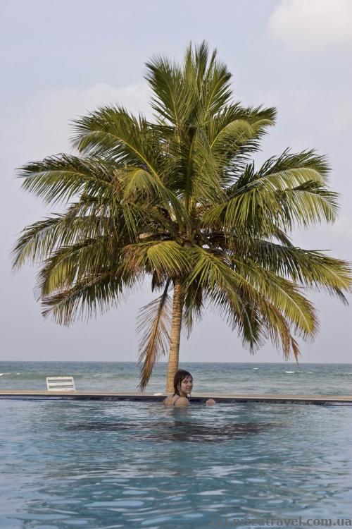 Swimming pool at the beach hotel in Nilaveli