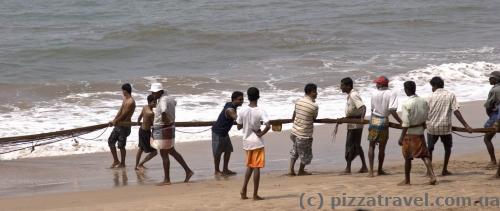 Fishermen pull the net. Sometimes tourists help =)