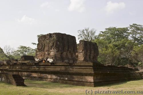 Ruins of the royal palace of Parakramabahu I (Weijantha Prasada)