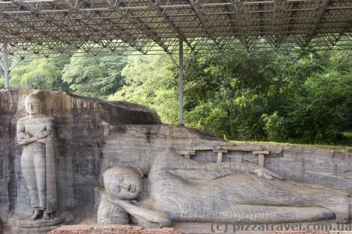 The reclining image, which depicts the Buddha's parinirvana, is the largest in Gal Vihara.