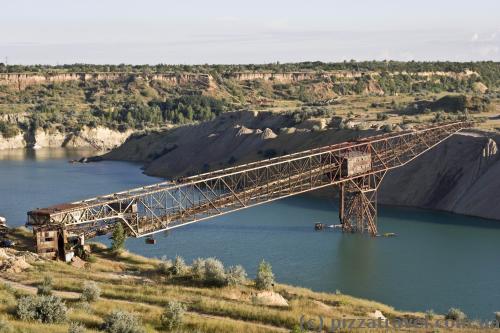 Trophy conveyor bridge