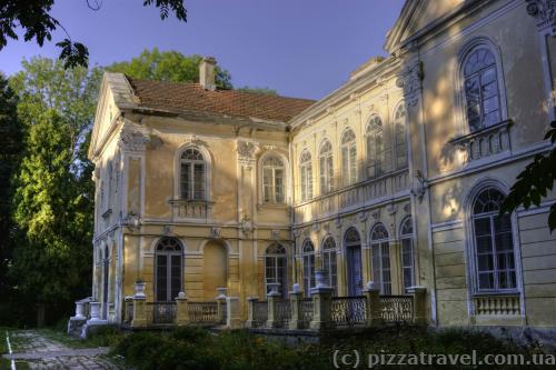 Fredro Palace in the Vyshnia village