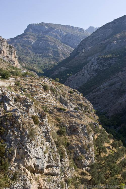 Canyons and mountains near the Bar old town