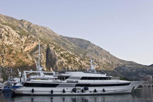 Yacht in Kotor