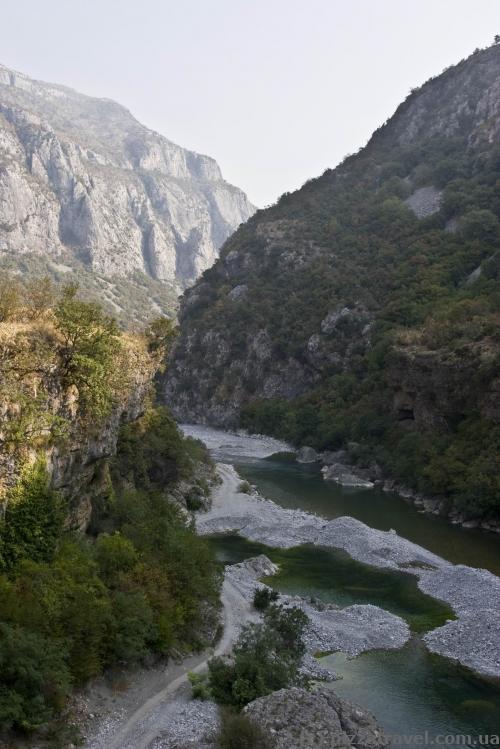 Beginning of the Moraca Canyon