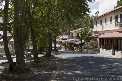 In the center of Pano Platres