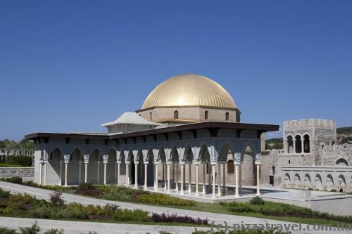 Gallery and mosque in the Rabat Fortress