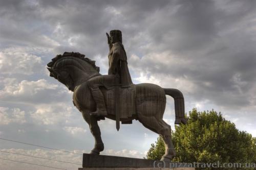 Monument to Vakhtang Gorgasali