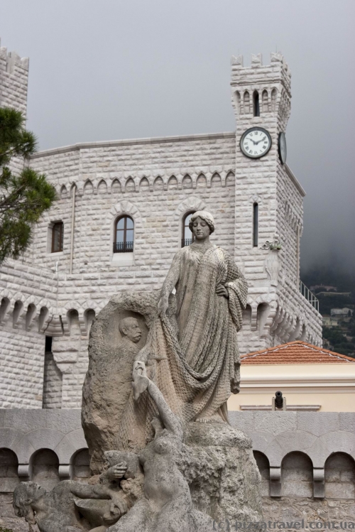 Sculpture in the old city