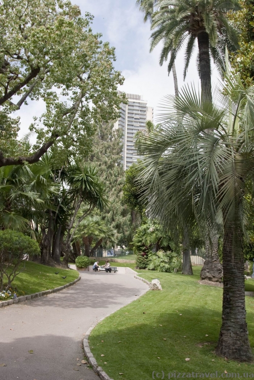 Park near the casino in Monte Carlo