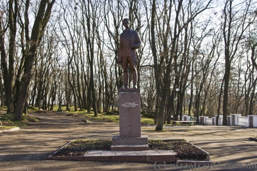 Monument to Nikolai Ostrovsky, after whom the park in Korosten was named.