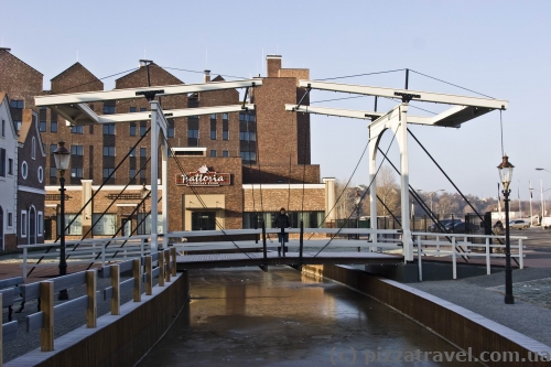 Amsterdam bridge in Manufaktura