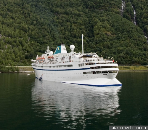 Cruise on the Sognefjord