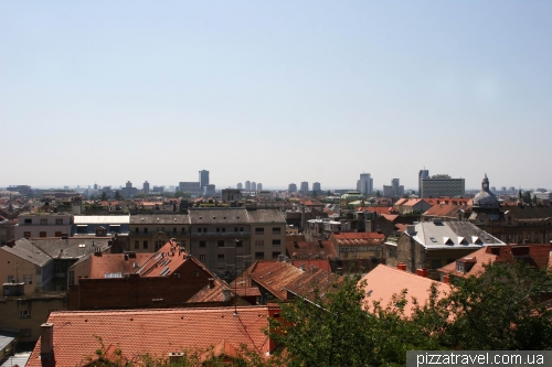 Вид з верхньої станції фунікулера