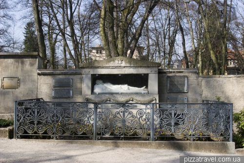 The Goethe family is buried here.