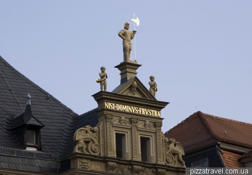 Sculptures on the Fish Market Square 