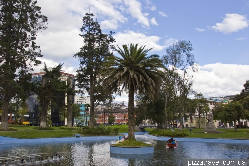 Alameda Park in Quito
