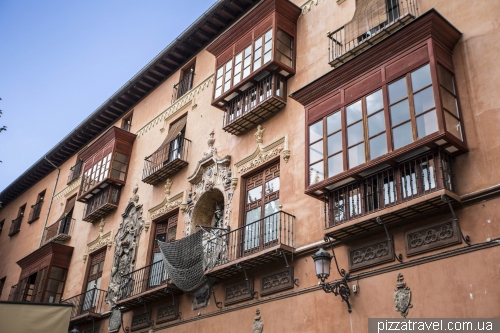 Beautiful house on the square Bib-Rambla