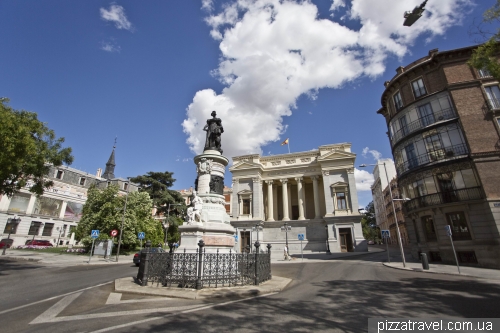 Monument to Queen Maria Cristina