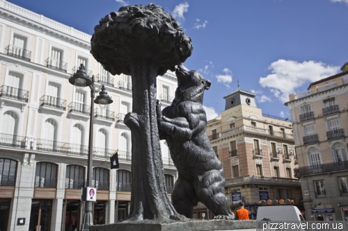 Symbol of Madrid - the bear and the strawberry tree