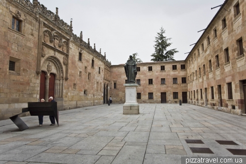 Monument to Luis de Leon in front of the western facade of the University