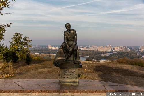 Пам'ятник Леоніду Бикову