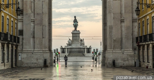 Lisbon, Commerce square