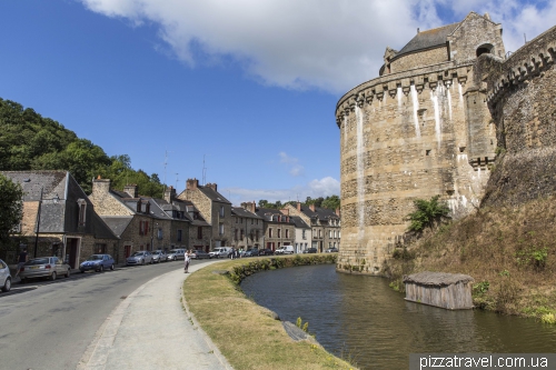 Fougeres