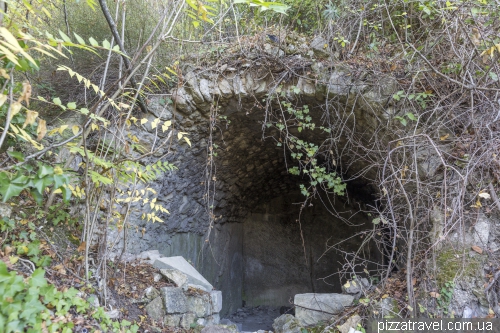 The abandoned village of Oppede-le-Vieux