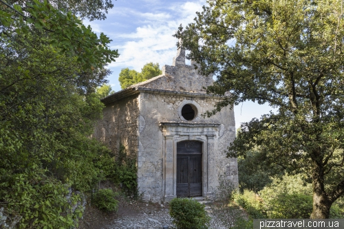 The abandoned village of Oppede-le-Vieux