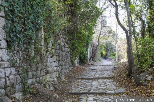 The abandoned village of Oppede-le-Vieux