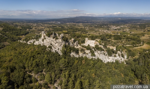 The abandoned village of Oppede-le-Vieux