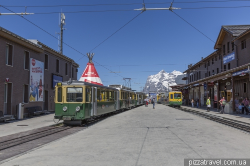 Männlichen mountain and hike to Kleine Scheidegg