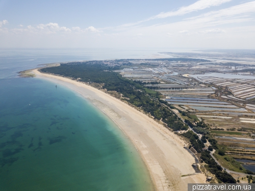 Baleines Lighthouse (Phare des Baleines) - France - Blog about ...