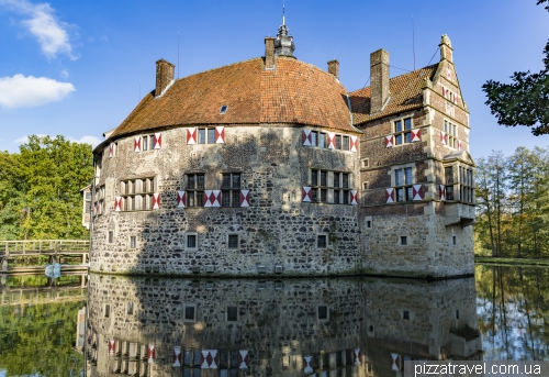 Замок Вішерінг (Wasserburg Vischering)