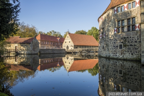 Замок Вішерінг (Wasserburg Vischering)