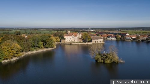 Flechtingen water castle