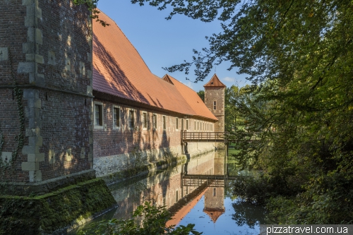 Замок Хюльсхоф (Burg Huelshoff)