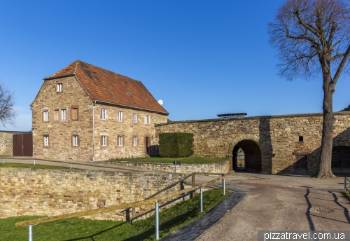 Замок Хельдрунген (Burg Heldrungen)