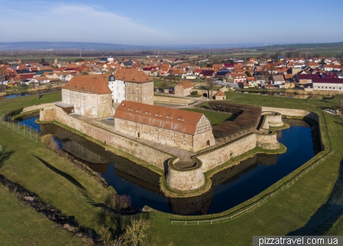 Замок Хельдрунген (Burg Heldrungen)