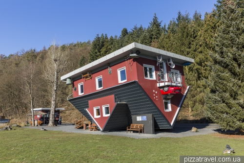 Upside-Down House (Das Tolle Haus am Edersee)