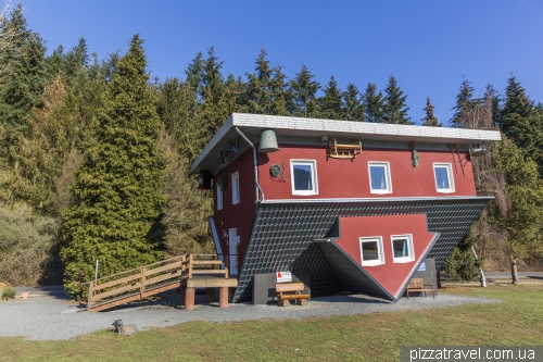 Upside-Down House (Das Tolle Haus am Edersee)