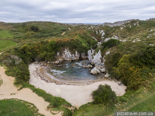 Плайя-де-Гульпіюрі (Playa de Gulpiyuri)