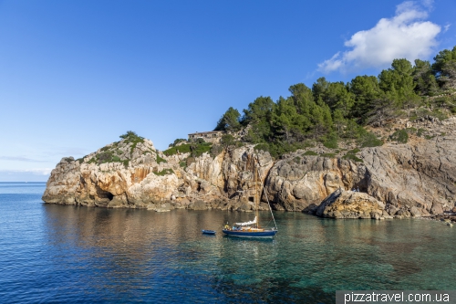 Deia Cove and beach (Cala Deia)